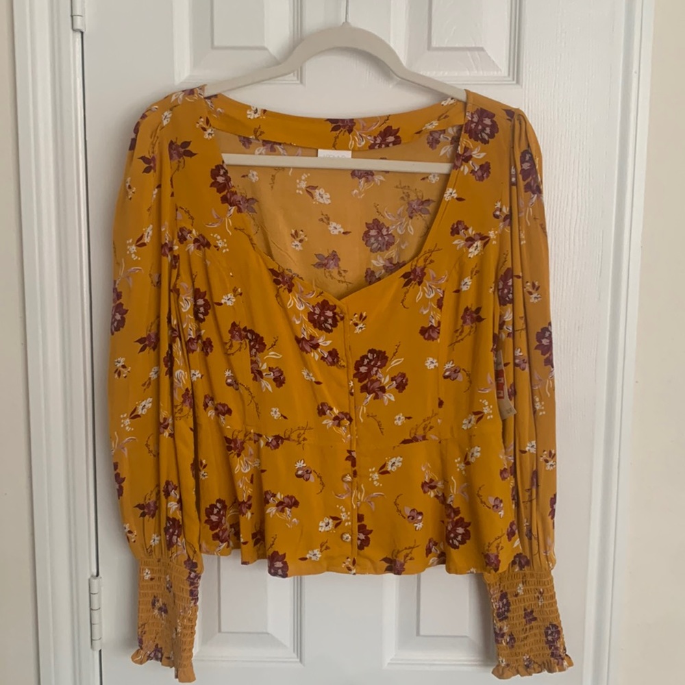 Women’s floral blouse NWT Size M